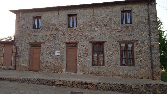 Antiguas escuelas de Villar del Monte, donde ahora está la biblioteca