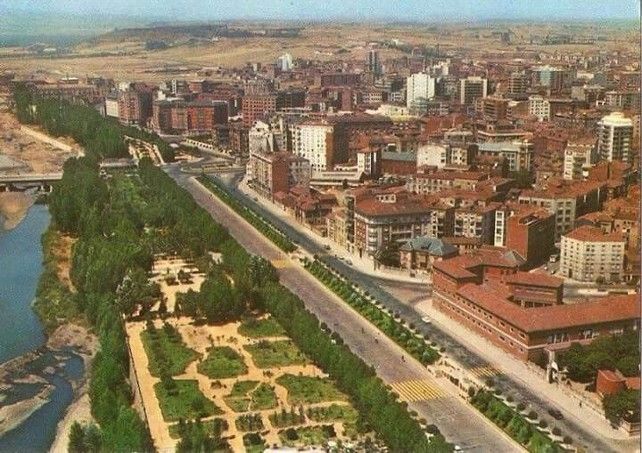 Vista de León, el Bernesga y Papalaguinda y la avenida de la Facultad en los años 60.