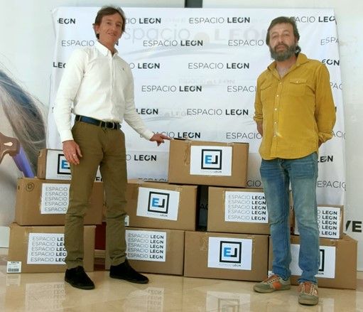 Espacio León dona Legos para los niños refugiados de Ucrania en Cistierna.