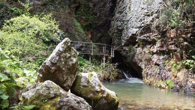 Acceso a la cascada de Nocedo de Curueño, un gran reclamo de la Montaña Central leonesa. / Foto El Rincón de la Rosa